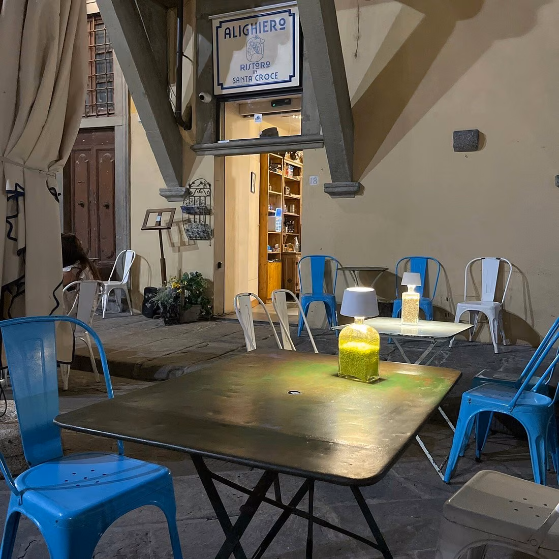 Alighiero in Piazza Santa Croce — aperitivo in terrazza all'ora dorata